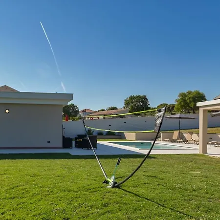 Monte Vernal Willa Pula