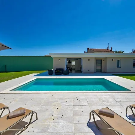 Monte Vernal Villa *