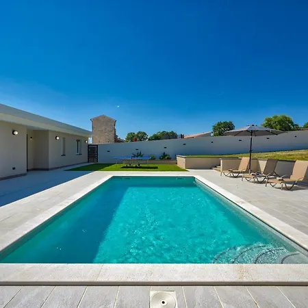 Monte Vernal Villa *
