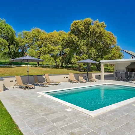 Willa Monte Vernal *