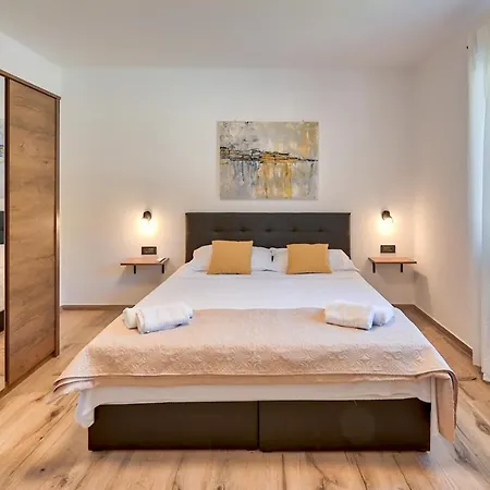 Monte Vernal Willa Pula