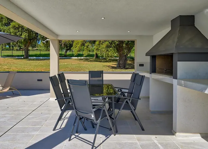 빌라 Monte Vernal 풀라