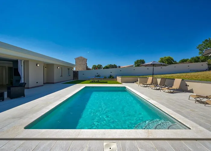 Monte Vernal Villa *